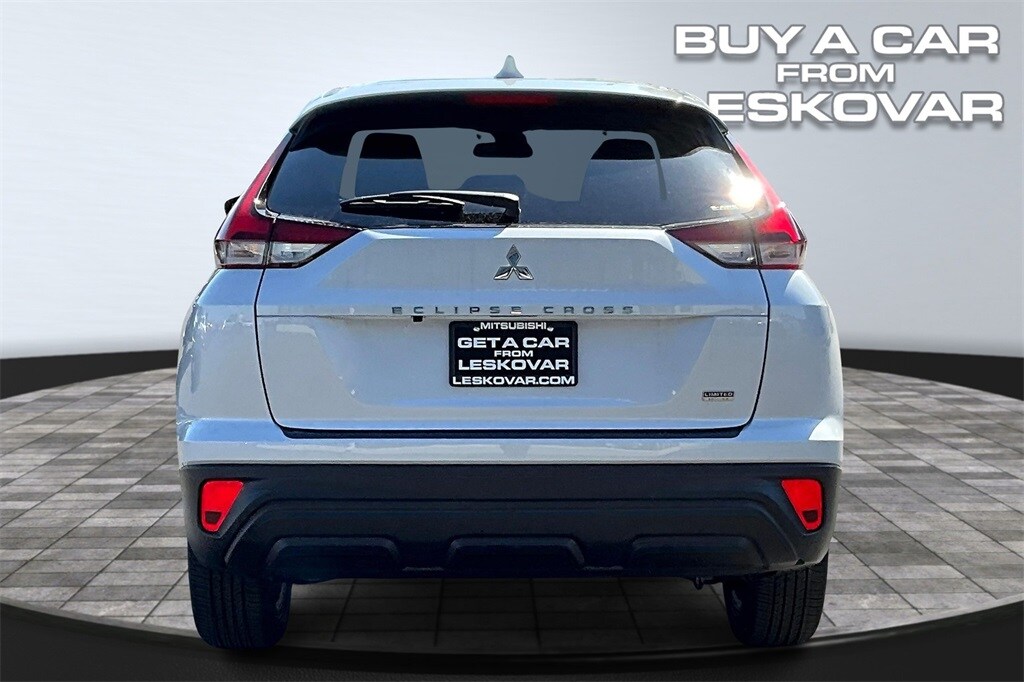 2025 Mitsubishi Eclipse Cross LE photo 4