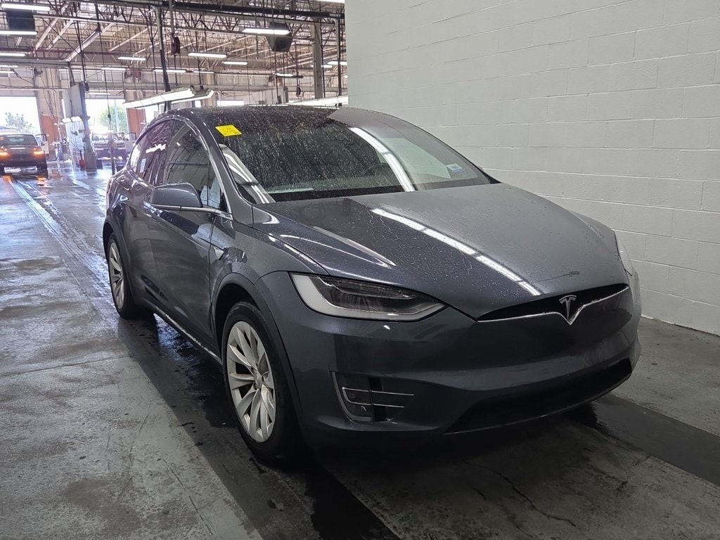 2020 Tesla Model X Long Range's photo