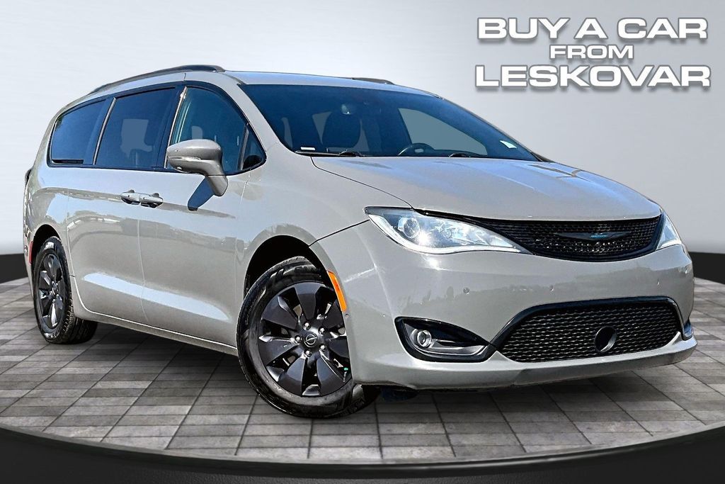 2020 Chrysler Pacifica Hybrid Limited's photo