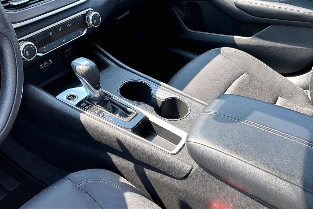 2025 Nissan Altima SV - Photo 15