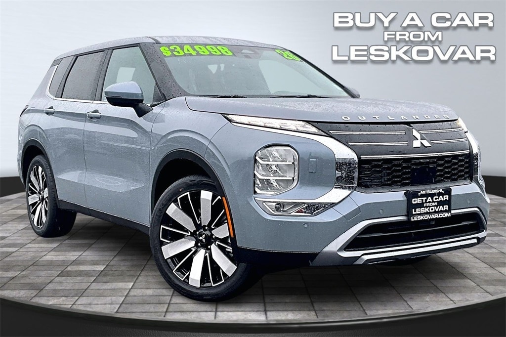 2026 Mitsubishi Outlander SE's photo