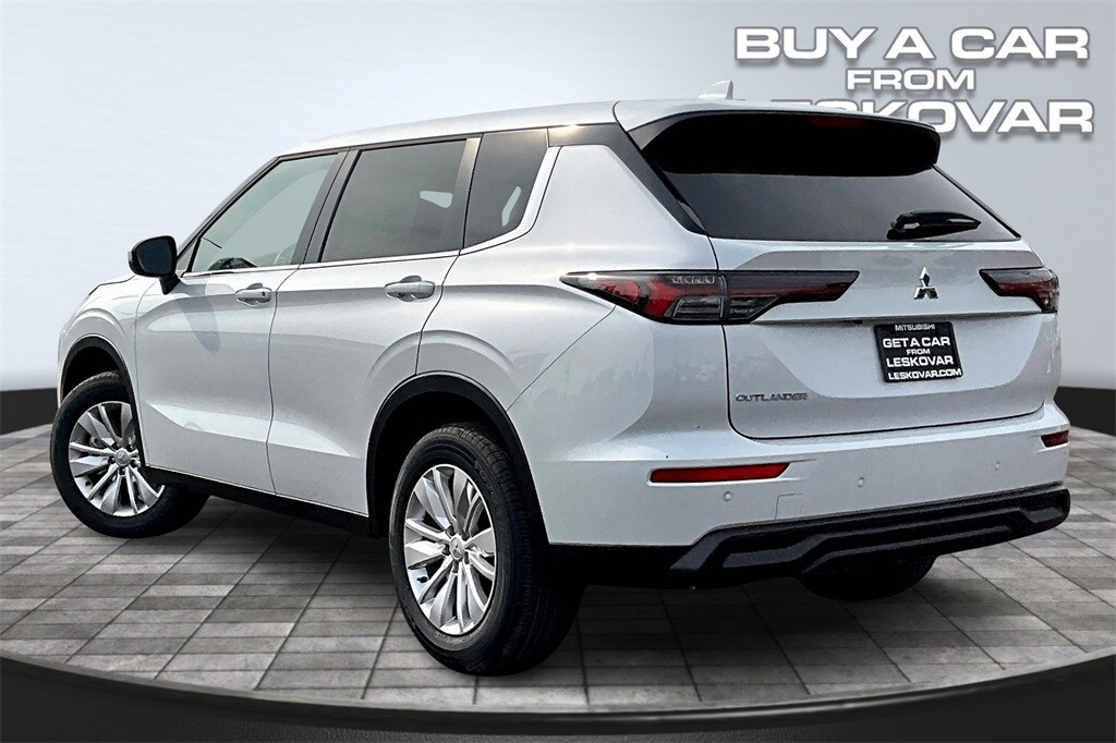2025 Mitsubishi Outlander ES photo 3