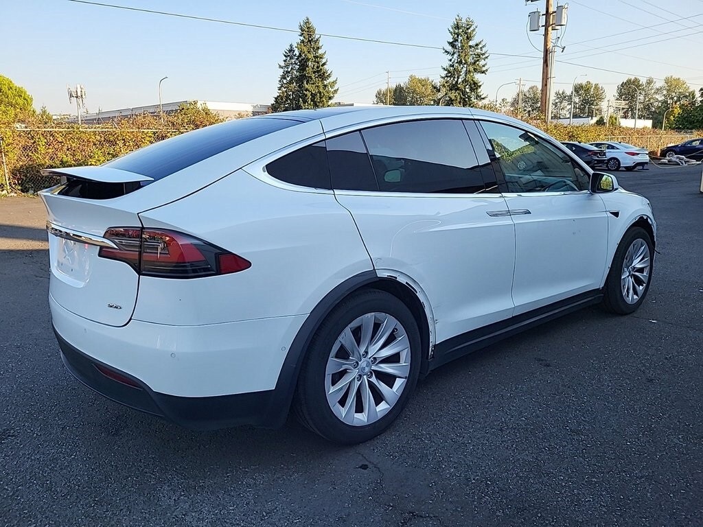 2016 Tesla Model X 90D photo 2