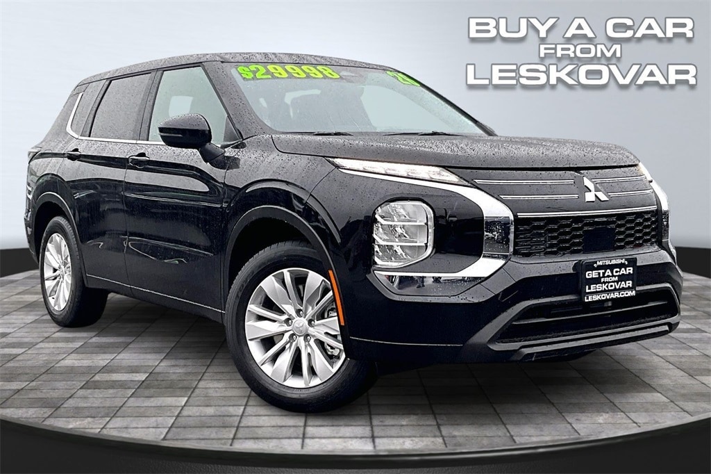 2026 Mitsubishi Outlander ES's photo