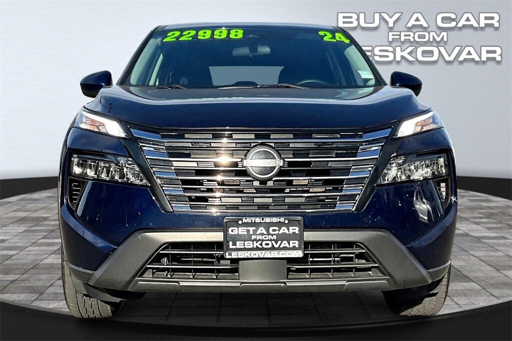 2024 Nissan Rogue SV photo 3