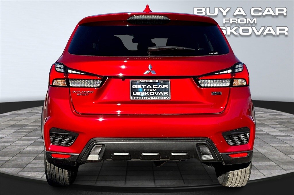 2025 Mitsubishi Outlander Sport LE photo 3