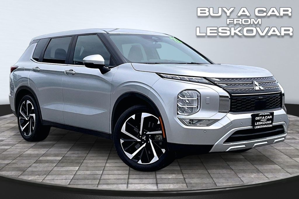 2023 Mitsubishi Outlander SE S-AWC's photo