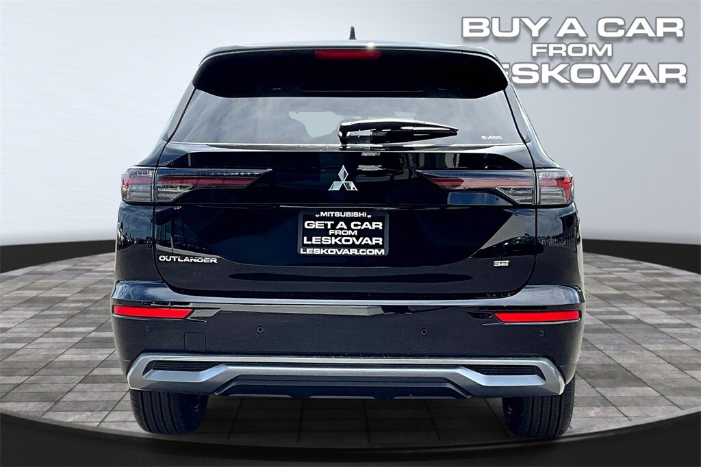 2025 Mitsubishi Outlander SE photo 4