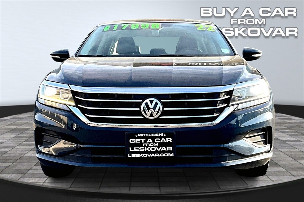 2022 Volkswagen Passat 2.0T SE photo 3