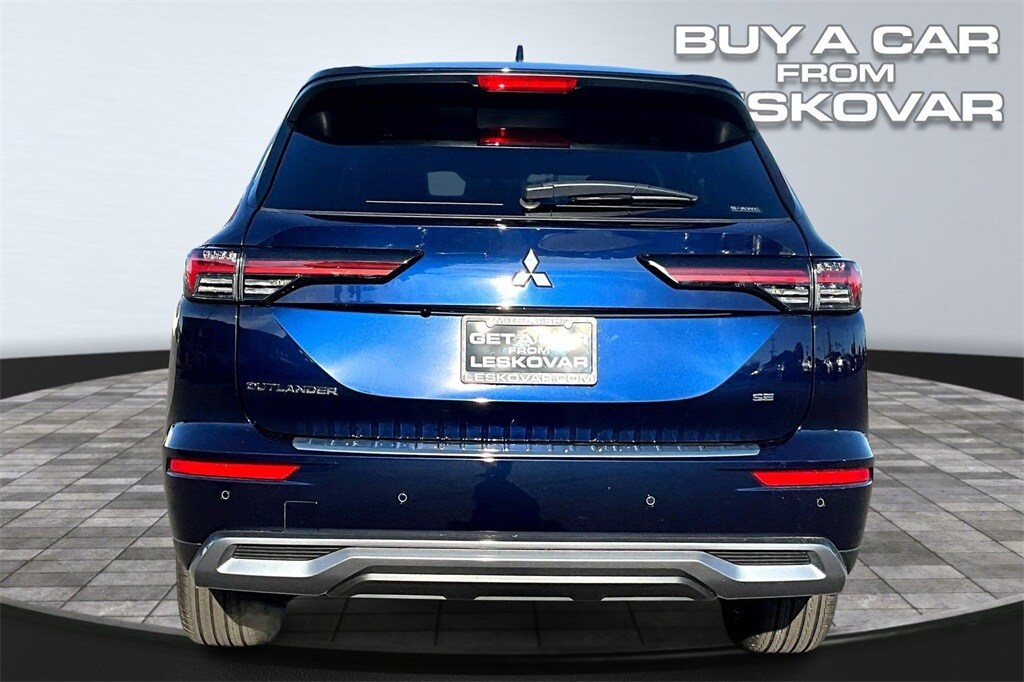 2025 Mitsubishi Outlander SE photo 4