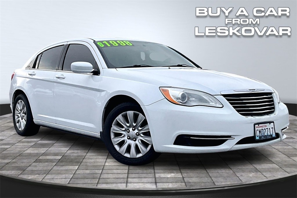 2013 Chrysler 200 LX's photo