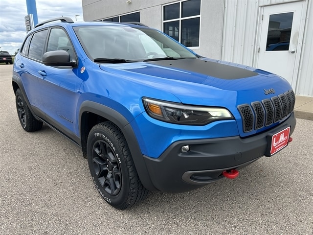 Used 2020 Jeep Cherokee Trailhawk with VIN 1C4PJMBX5LD619347 for sale in Lancaster, WI