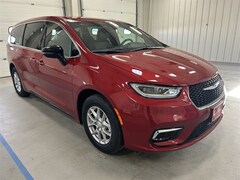 2026 Chrysler Pacifica SELECT Passenger Van