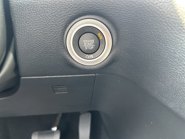 2025 Chrysler Pacifica Select - Photo 27