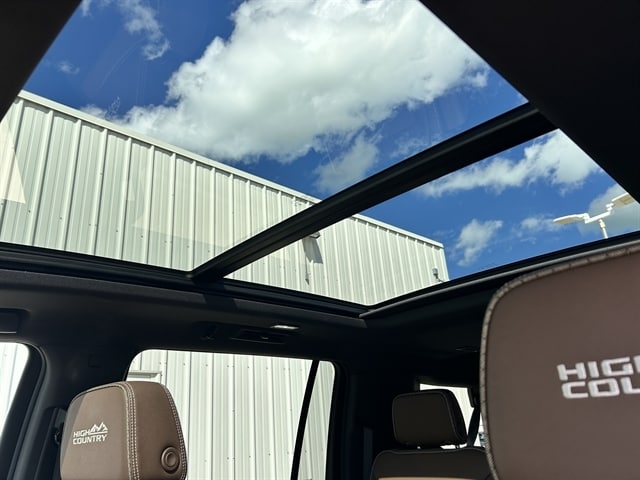 2024 Chevrolet Suburban High Country - Photo 19