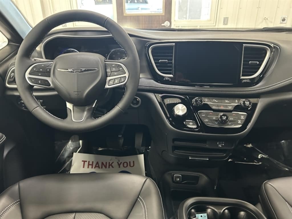 New 2026 Chrysler Pacifica SELECT Passenger Van