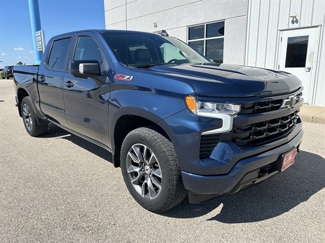 Used 2022 Chevrolet Silverado 1500 RST with VIN 1GCUDEEDXNZ501642 for sale in Lancaster, WI