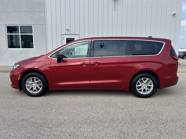 2025 Chrysler Pacifica Select - Photo 8
