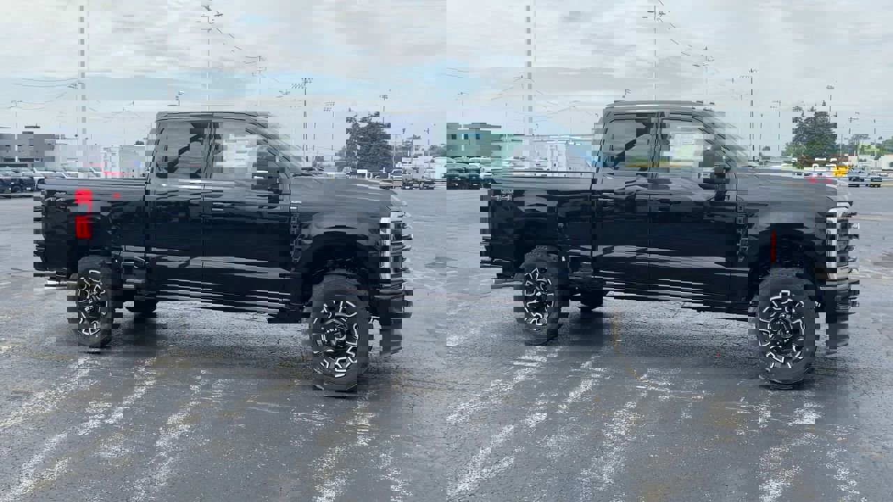 2025 Ford F-350 Platinum photo 3