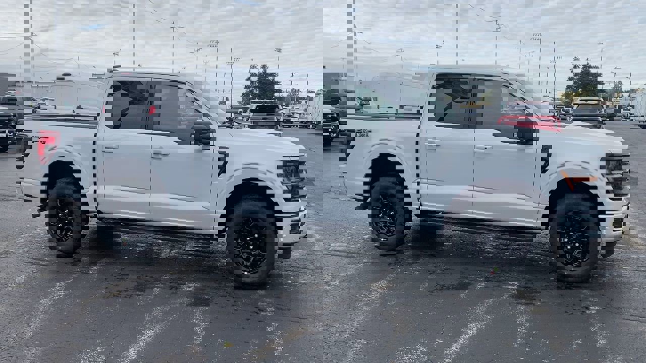 2025 Ford F-150 XLT photo 3