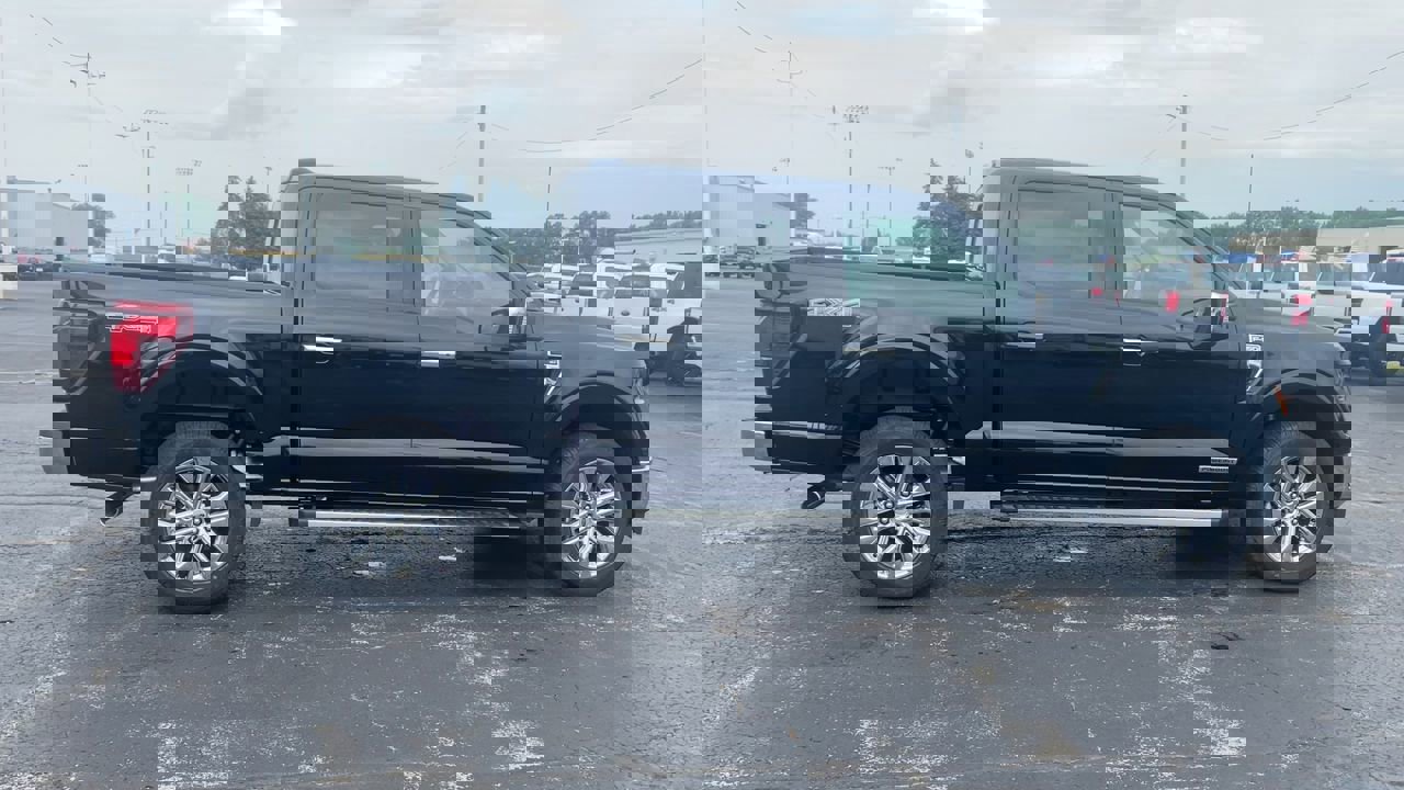 2025 Ford F-150 XLT photo 2