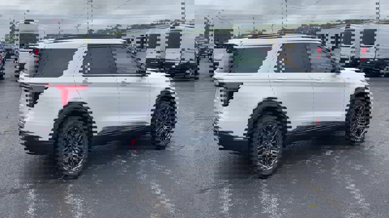 2025 Ford Explorer ST-Line photo 2