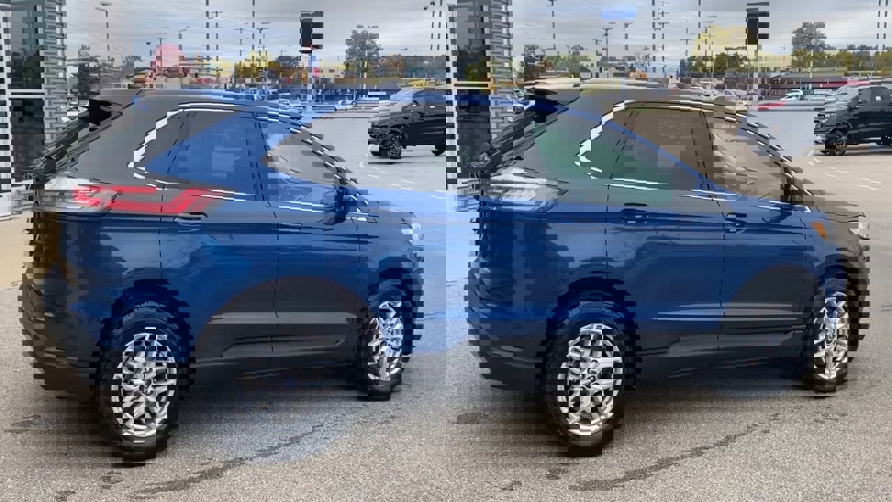 2021 Ford Edge SEL photo 2