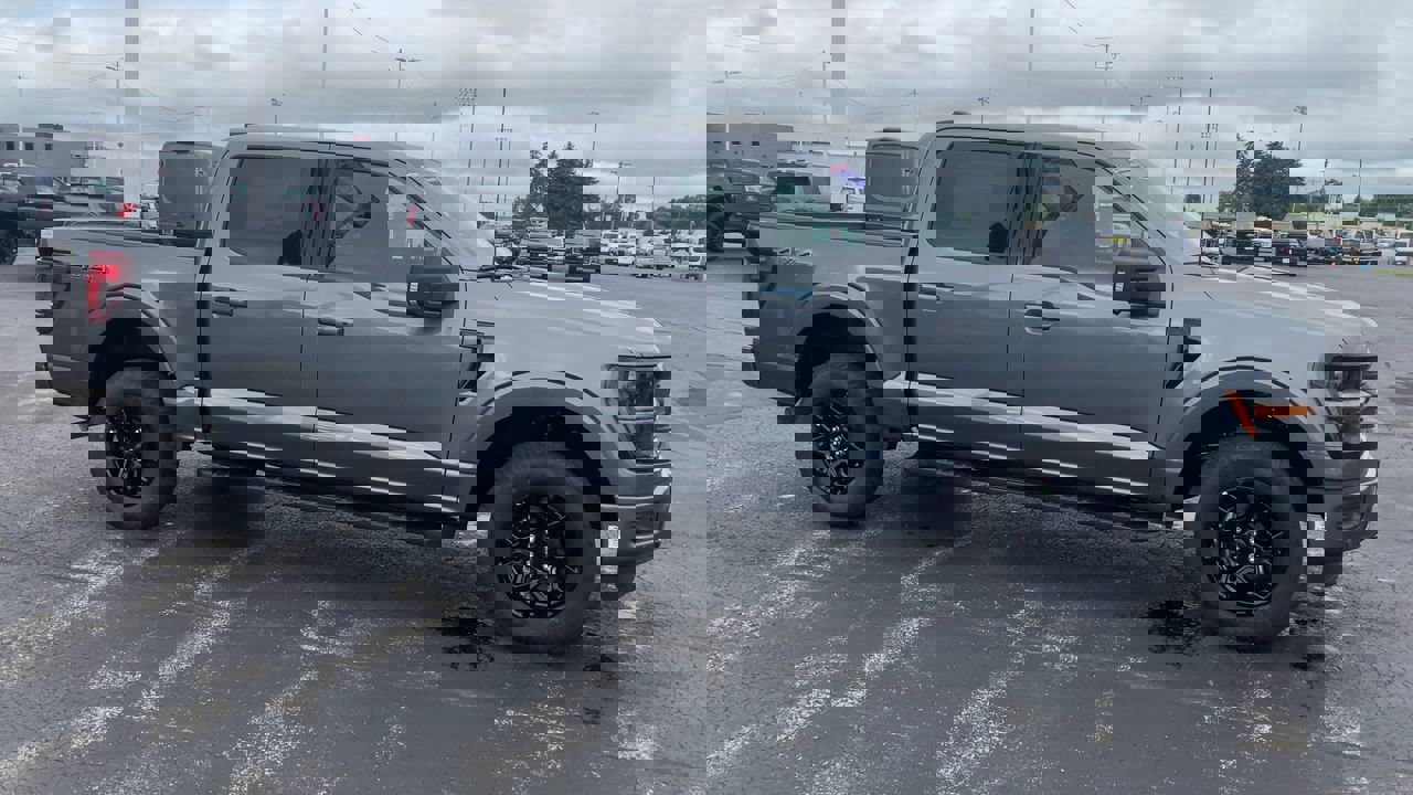 2025 Ford F-150 XLT photo 3