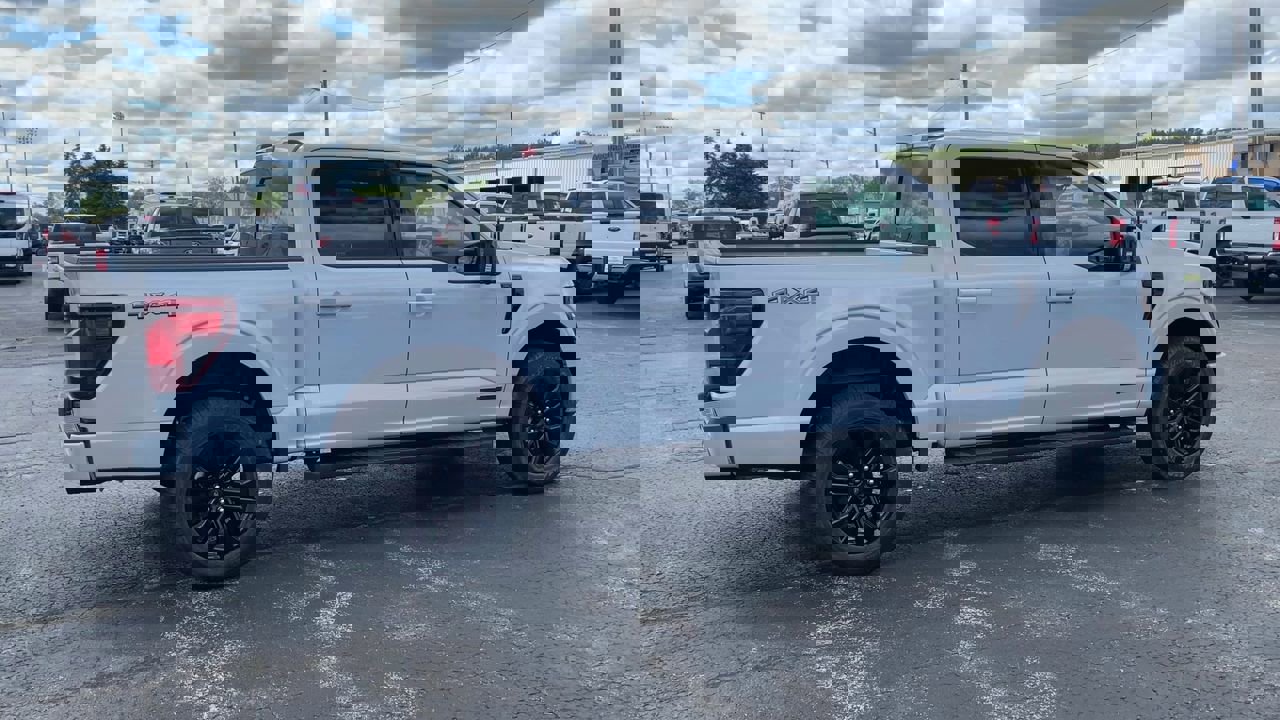 2025 Ford F-150 XLT photo 2