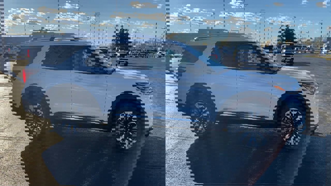 2026 Ford Explorer Platinum photo 3