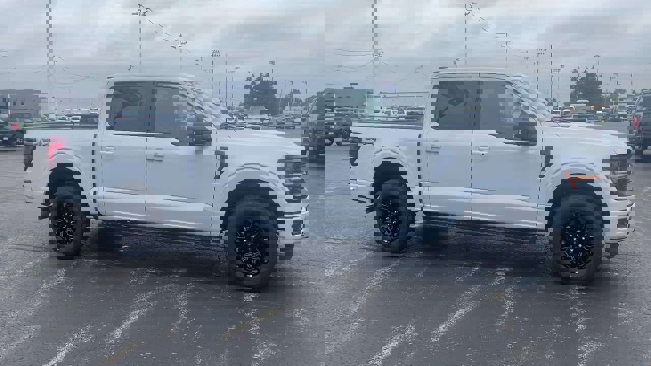 2025 Ford F-150 XLT photo 3