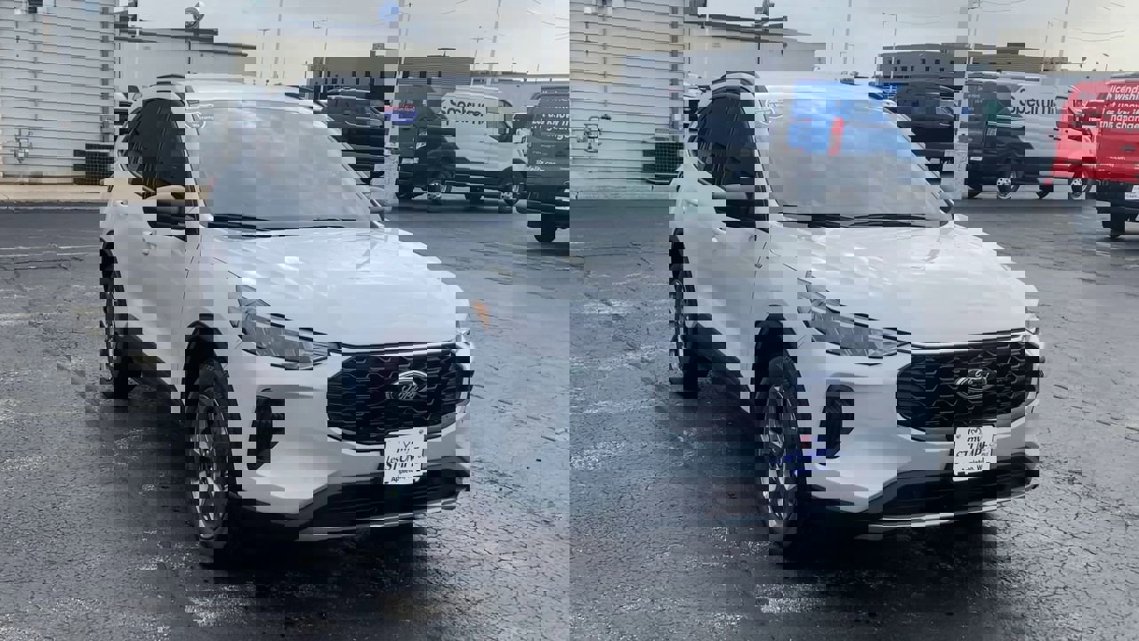 2026 Ford Escape ST-Line photo 4