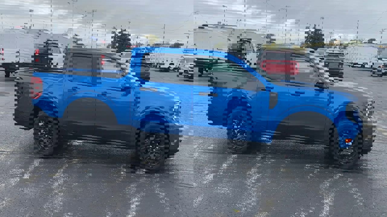 2025 Ford Maverick XLT photo 2