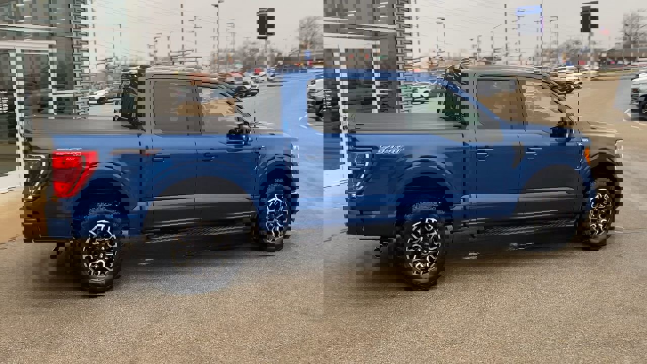 2022 Ford F-150 XL photo 2