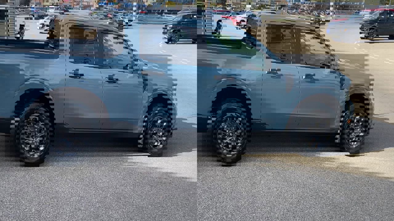 2023 Ford Maverick XLT photo 2