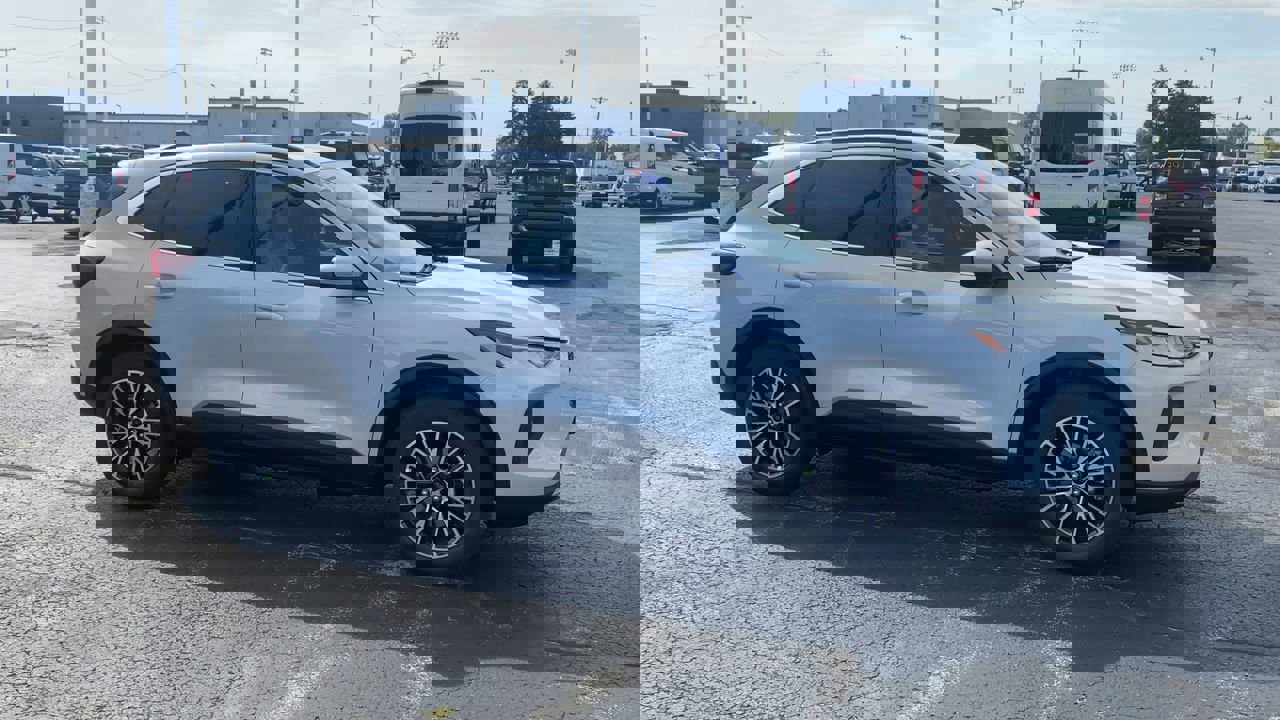 2025 Ford Escape photo 3