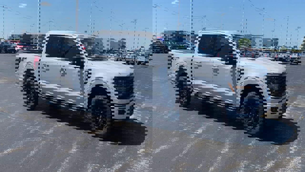 2025 Ford F-150 XLT photo 3
