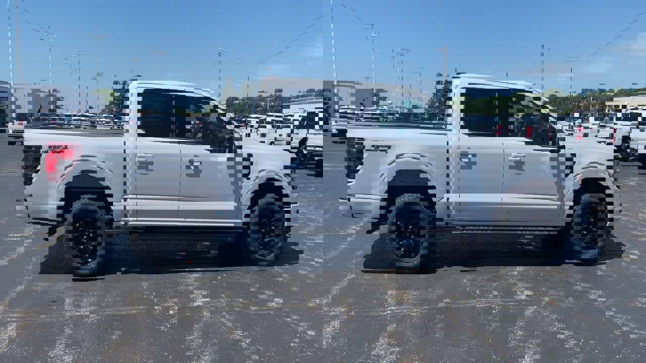 2025 Ford F-150 XLT photo 2