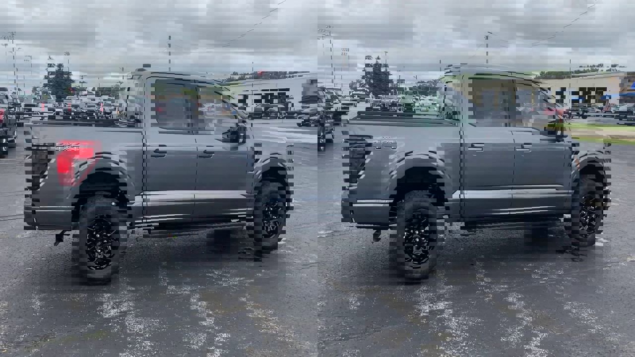 2025 Ford F-150 XLT photo 2