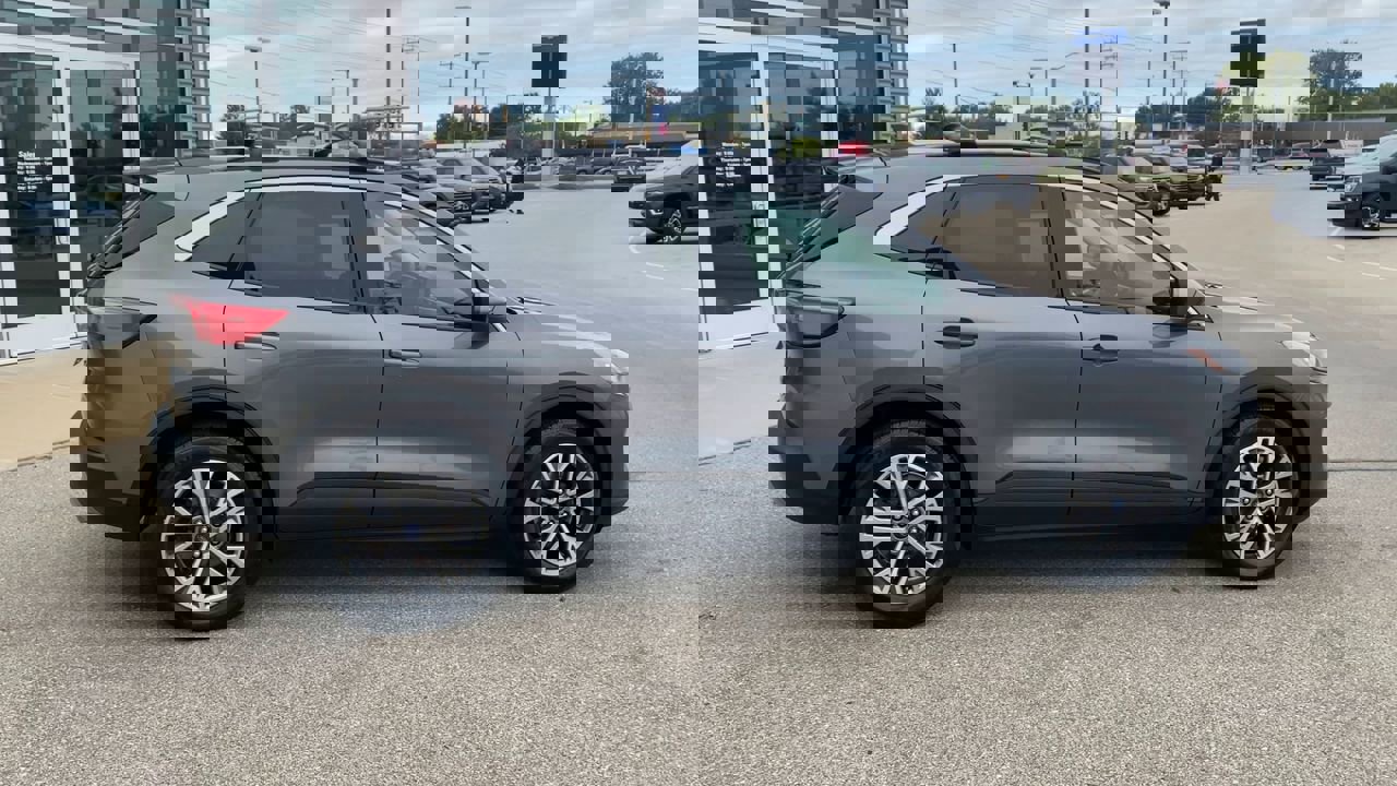 2022 Ford Escape SEL photo 2