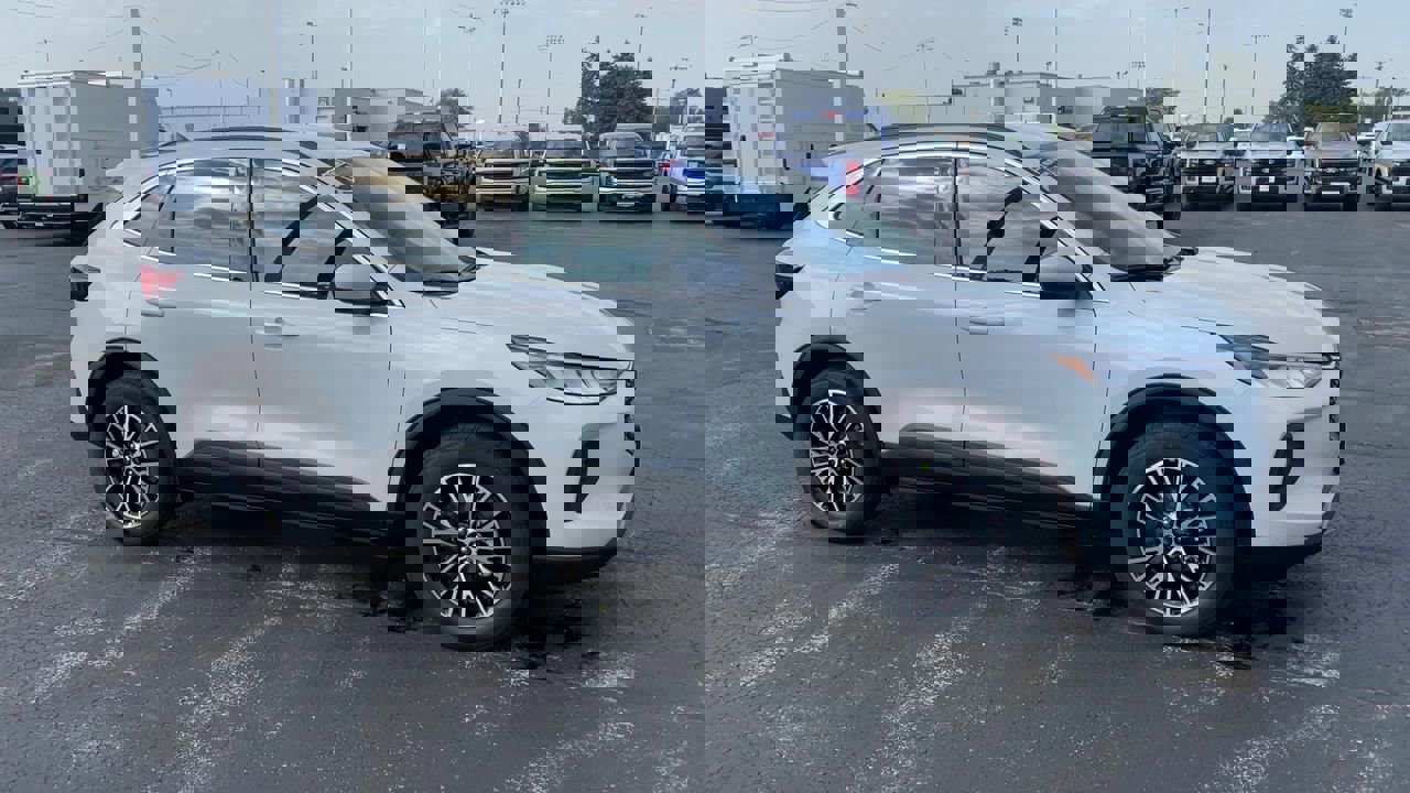 2026 Ford Escape photo 3