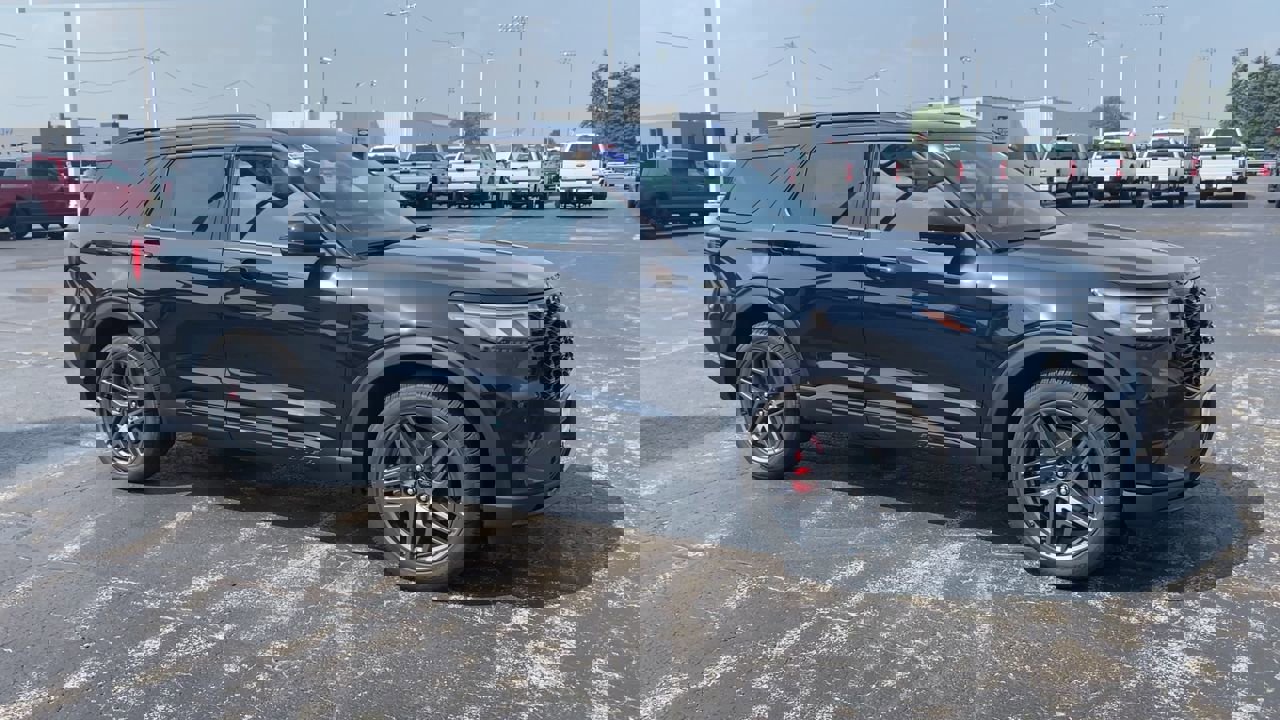 2025 Ford Explorer ST-Line photo 3