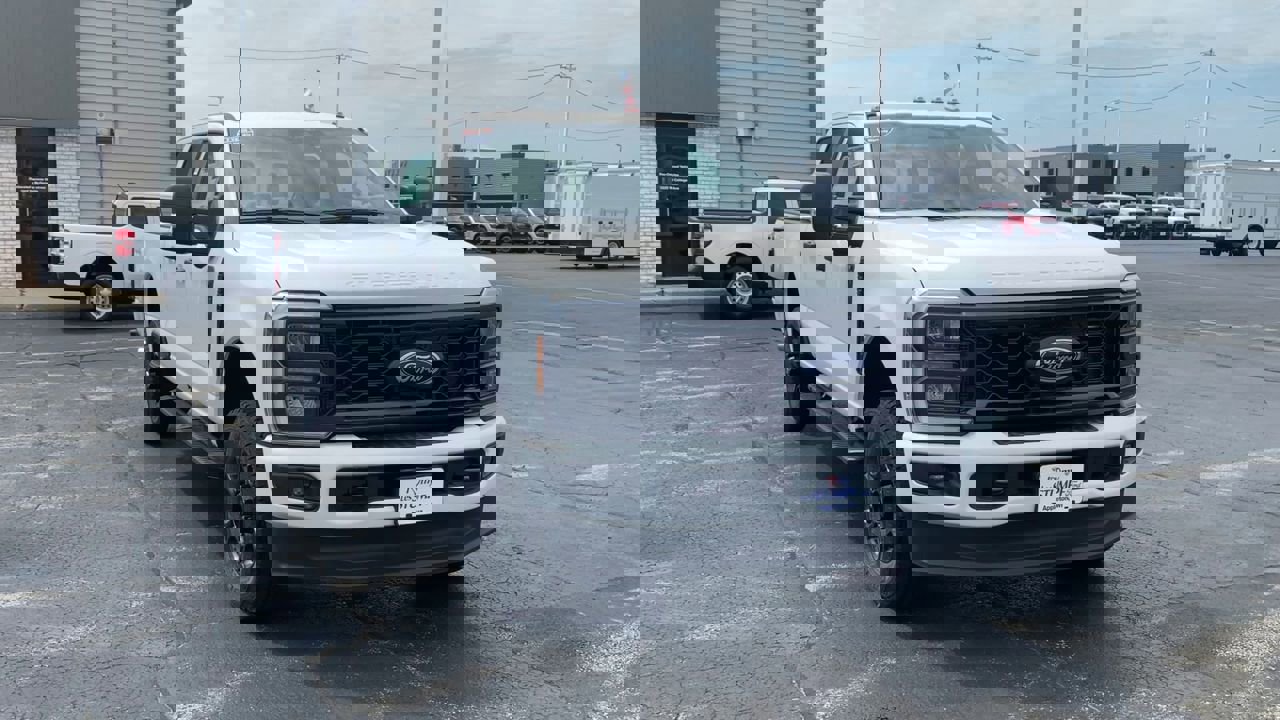 2025 Ford F-350 XL photo 4