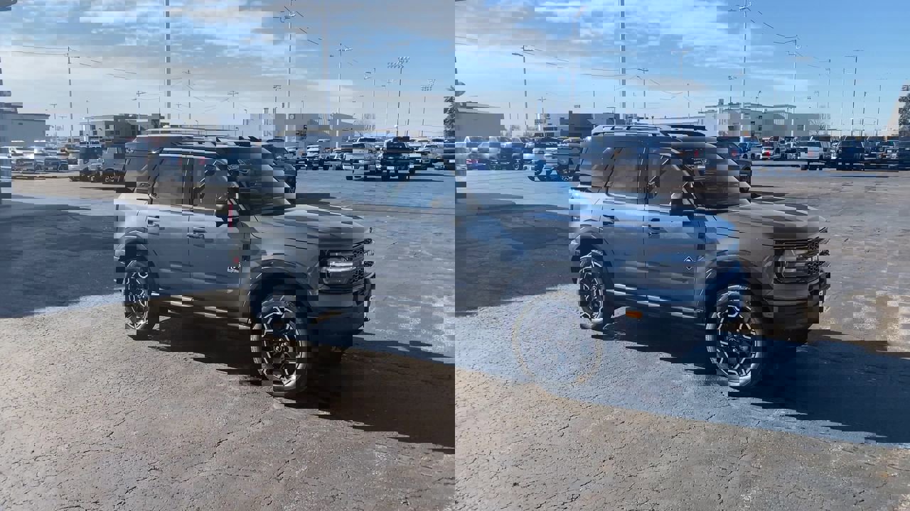 2025 Ford Bronco Sport Outer Banks photo 2