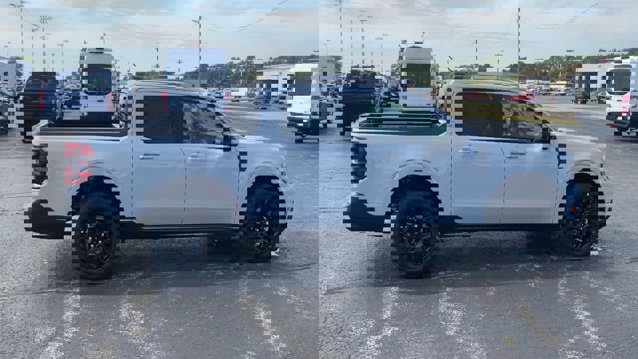 2025 Ford Maverick Lariat photo 2