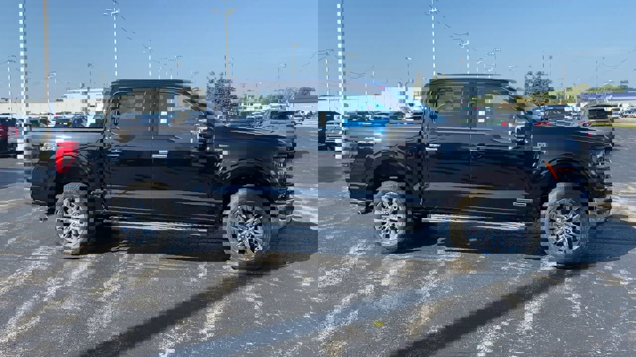 2025 Ford F-150 XLT photo 3