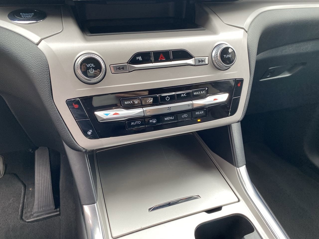 2024 Ford Explorer XLT - Photo 17