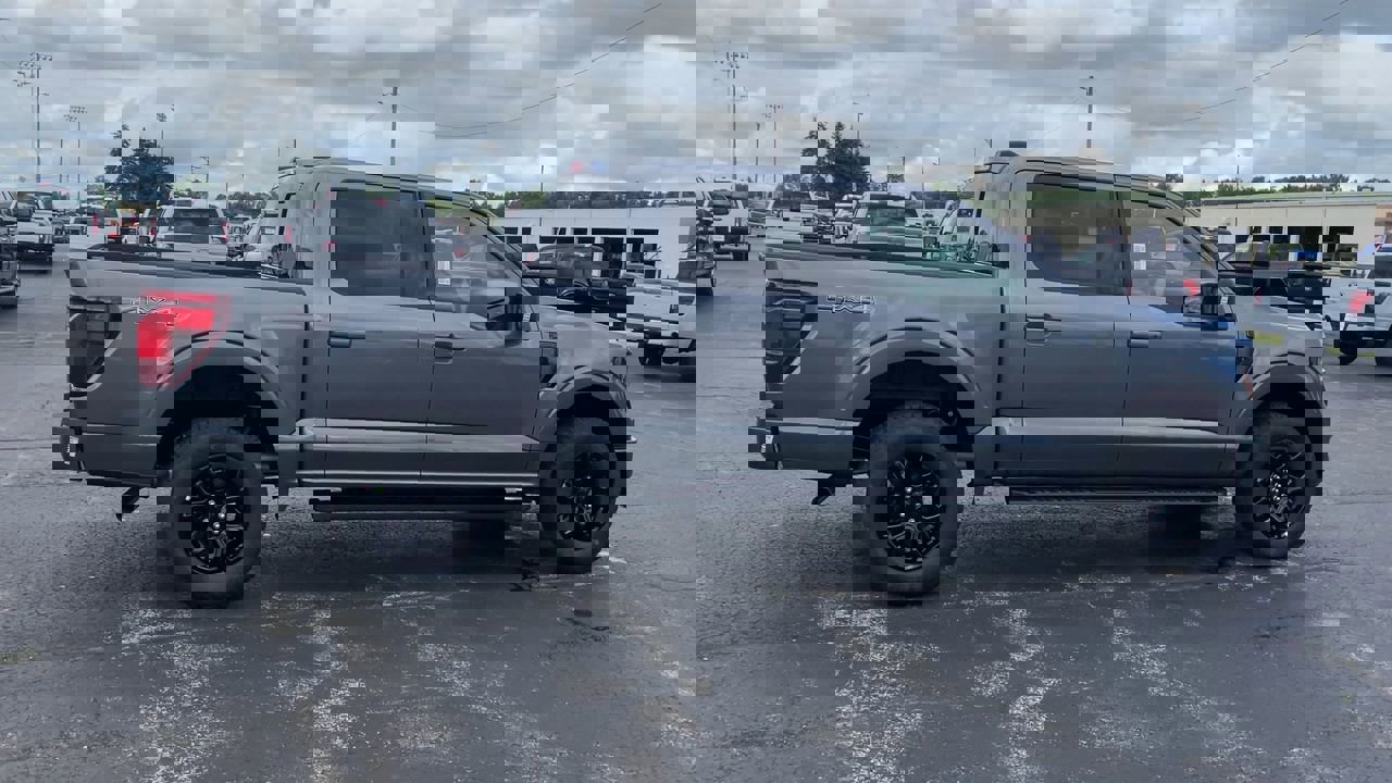 2025 Ford F-150 XLT photo 2