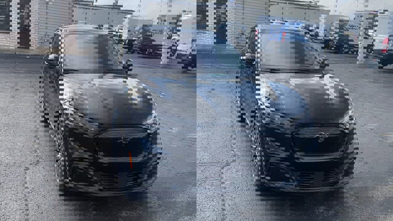 2025 Ford Mustang Mach-E Premium photo 4