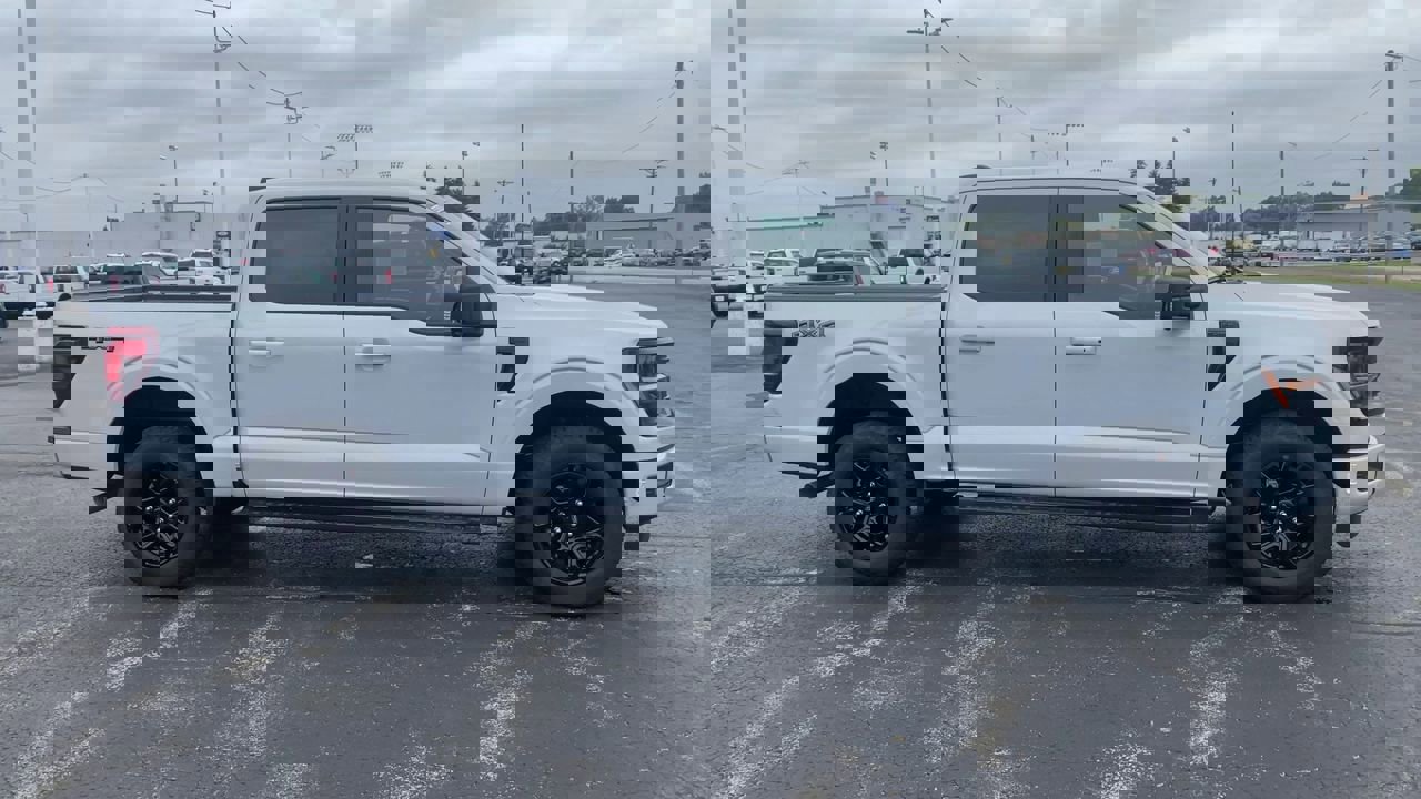 2025 Ford F-150 XLT photo 3